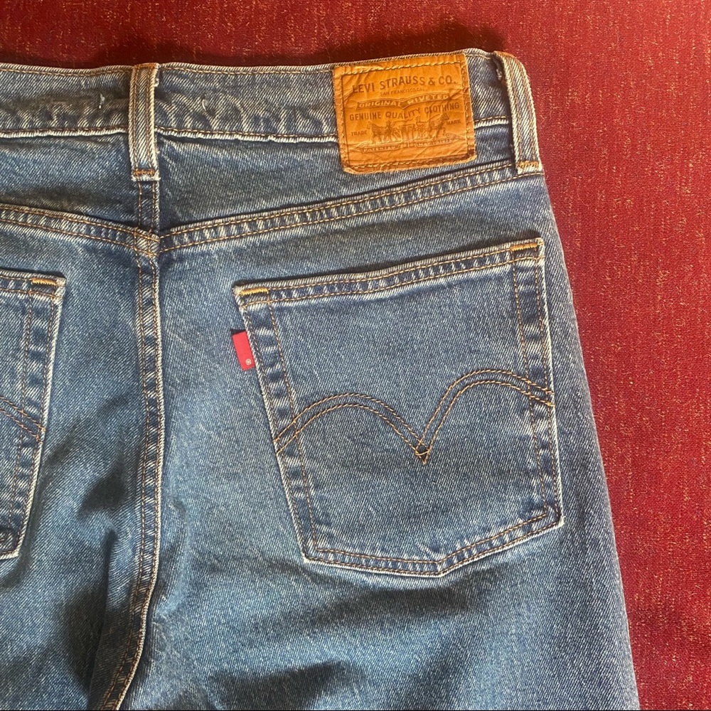 Levi’s Wedgie Straight Jeans in Medium Wash
